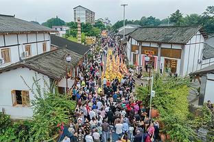 Shams：鹈鹕神射手特雷-墨菲将在明天对阵马刺时上演赛季首秀